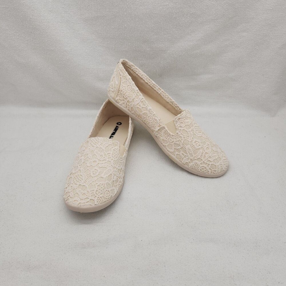 Shoe Airwalks women 9 Slip On Flats Crochet Loafers Cream Round Toe Light Weight
